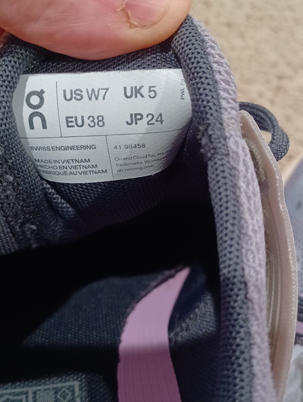 On Cloudswift running shoe in the Lavender/Lilac colorway Womens Size 7 - Picture 9 of 10